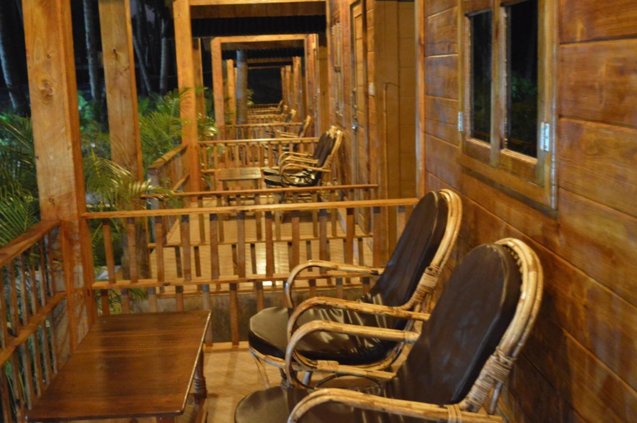 Kings Villa Resort 帕罗林 外观 照片