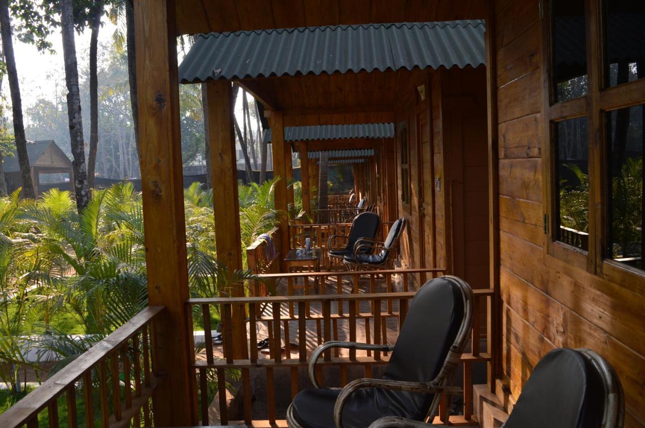 Kings Villa Resort 帕罗林 外观 照片