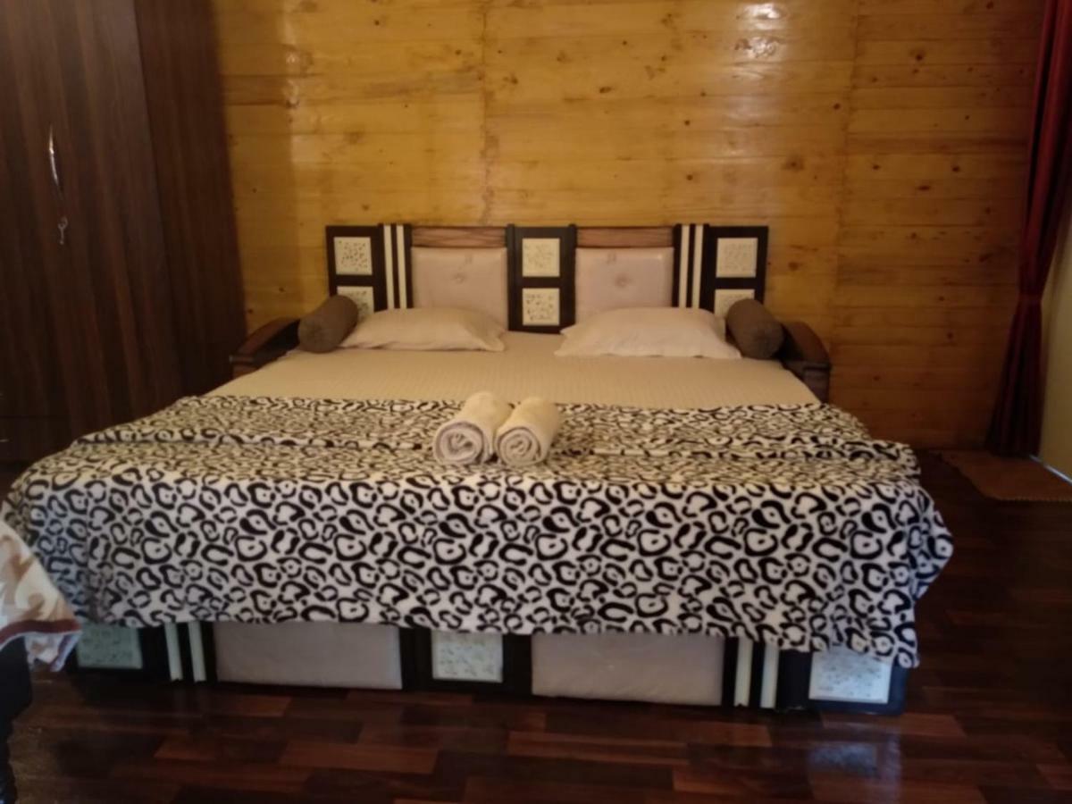Kings Villa Resort 帕罗林 外观 照片