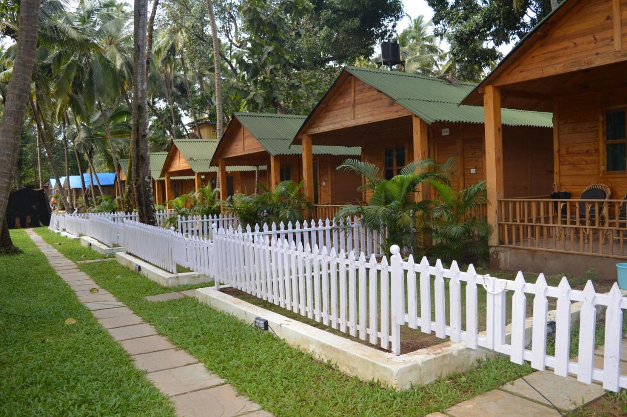 Kings Villa Resort 帕罗林 外观 照片